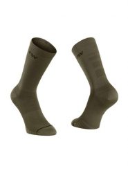 Skarpety rowerowe NORTHWAVE Extreme Pro zielony. Zielone skarpety Northwave, bez wzorów, z materiału. Za 39.00 zł.