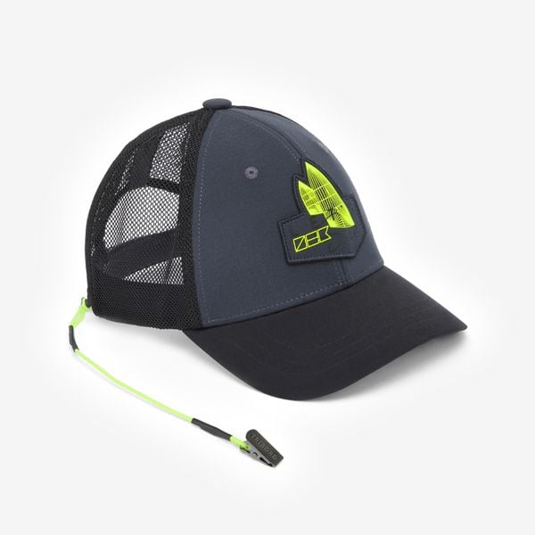 Czapka z daszkiem żeglarska Decathlon 500. Szare czapki z daszkiem Decathlon, bez wzorów, z materiału. Za 49.99 zł.