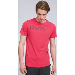 T-shirt męski TSM224 - koral. T-shirty marki ASICS. W wyprzedaży za 39.99 zł.