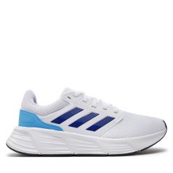 Buty do biegania adidas. Białe buty do biegania Adidas, bez wzorów, bez zapięcia, do biegania. Za 169.99 zł.