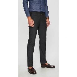 Pierre Cardin - Spodnie Lyon. Eleganckie spodnie marki Pierre Cardin. W wyprzedaży za 299.90 zł.