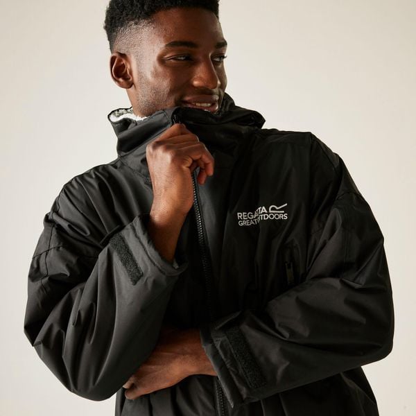 Płaszcz plażowy wodoodporny Changing Robe Regatta. Białe szlafroki Regatta, xl, bez wzorów, bez ramiączek, bez kaptura. W wyprzedaży za 247.49 zł.