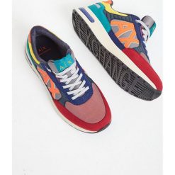 Sneakersy męskie ARMANI EXCHANGE. Buty sportowe casual Armani Exchange, bez wzorów, bez zapięcia. W wyprzedaży za 509.40 zł.