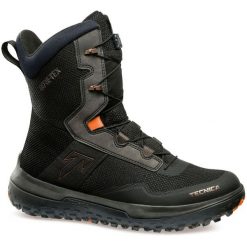 Buty do chodzenia męskie Tecnica Argos Gtx. Czarne buty turystyczne TECNICA, na zimę, bez wzorów, z materiału, bez zapięcia, trekkingowe. Za 929.99 zł.
