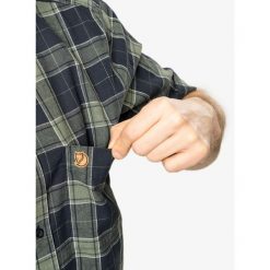 Koszula podróżnicza męska Fjallraven Ovik Travel Shirt S/S. Niebieskie koszule Fjällräven, m, bez wzorów, bez kołnierzyka, bez ramiączek. Za 339.99 zł.