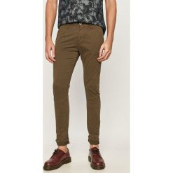 Guess - Spodnie. Zielone eleganckie spodnie Guess, z aplikacjami, z materiału. W wyprzedaży za 214.99 zł.