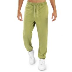 Spodnie dresowe Lifestyle męskie SIROKO Amakihi. Zielone buty sportowe casual SIROKO, bez wzorów, z dresówki, bez zapięcia. W wyprzedaży za 97.00 zł.