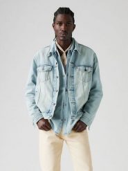 Levi's Kurtka dżinsowa "The Trucker" w kolorze błękitnym rozmiar: XXL. Niebieskie kurtki Levi's®, s, bez wzorów, z bawełny, bez kaptura. Za 209.82 zł.