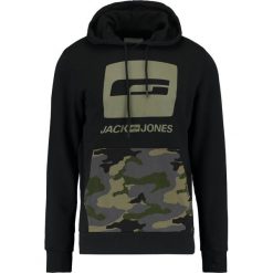 Jack & Jones JCOMUNICH HOOD Bluza z kapturem black. Bluzy z kapturem marki Jack & Jones, m, z bawełny, z kapturem. W wyprzedaży za 152.10 zł.