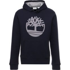 Timberland TREE LOGO Bluza z kapturem dark sapphir. Bluzy marki Timberland. W wyprzedaży za 255.20 zł.