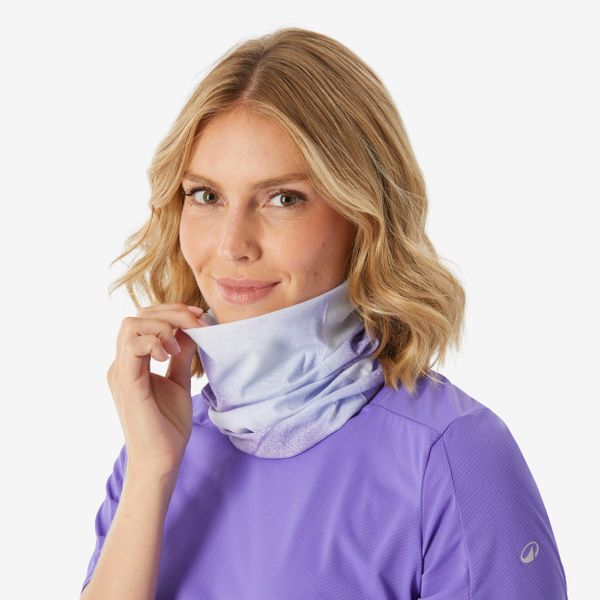 Komin turystyczny Quechua Hike 100. Fioletowe szaliki FORCLAZ, bez wzorów, z materiału. Za 22.95 zł.