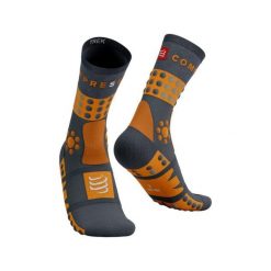 Skarpety trekkingowe Compressport Trekking Socks. Brązowe skarpety Compressport, bez wzorów. Za 95.99 zł.