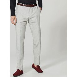 Spodnie garniturowe z lnem regular fit - Jasny szar. Garnitury marki Reserved. W wyprzedaży za 69.99 zł.