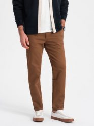 Spodnie męskie chino SLIM FIT z delikatną teksturą - karmelowe V3 OM-PACP-0190 - XXL. Eleganckie spodnie Ombre Clothing, l, z bawełny. W wyprzedaży za 199.99 zł.