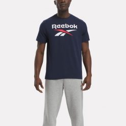 Koszulka fitness męska Reebok krótki rękaw. Niebieskie bluzki z długim rękawem Reebok, m, bez wzorów, z bawełny, bez kołnierzyka, bez ramiączek. W wyprzedaży za 59.99 zł.