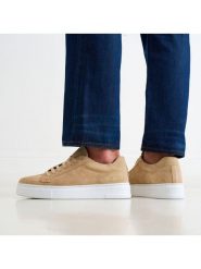 British Passport Skórzane sneakersy w kolorze beżowym rozmiar: 45. Brązowe buty sportowe casual British Passport, bez wzorów, ze skóry, bez zapięcia. Za 404.99 zł.