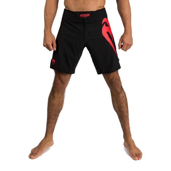 Spodenki treningowe męskie Venum Light 5.0. Czarne krótkie spodenki sportowe VENUM, m, bez wzorów. Za 259.00 zł.
