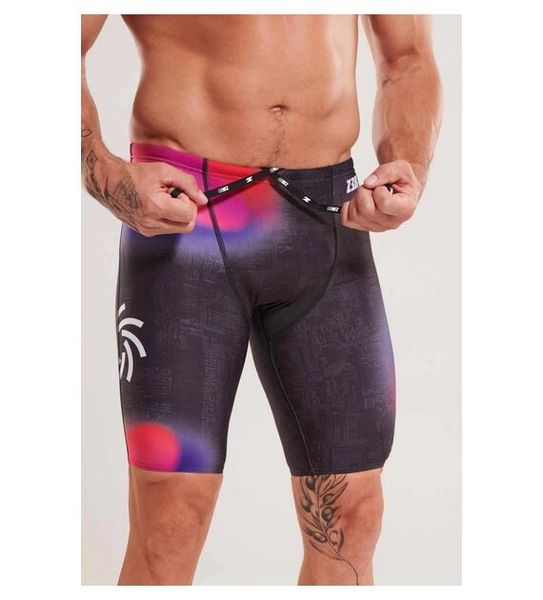 Spodenki treningowe do kolan Zerod Vortex Nebula. Czarne krótkie spodenki sportowe ZEROD, m, bez wzorów, z nylonu, do pływania. Za 215.00 zł.