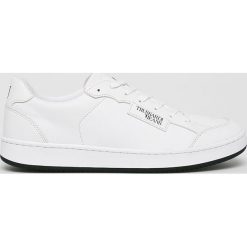Trussardi Jeans - Buty. Białe buty sportowe casual TRUSSARDI JEANS, bez wzorów, z gumy, z okrągłym noskiem, bez zapięcia. W wyprzedaży za 319.90 zł.