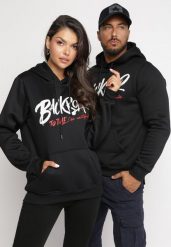 Czarna Bluza z Polarem i Kapturem oraz Kieszenią Ozdobiona Nadrukiem Nadiala. Czarne bluzy Born2be, m, bez wzorów, z polaru, z kapturem. W wyprzedaży za 42.49 zł.