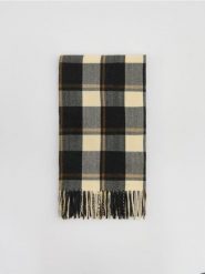 Szalik w kratę z wiskozą - beżowy. Brązowe szaliki Reserved, bez wzorów, z wiskozy. Za 69.99 zł.