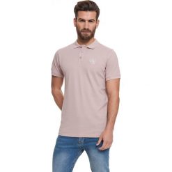 Koszulka polo w kolorze jasnoróżowym. Czerwone koszulki polo Lonsdale, Kangol, m, bez wzorów, z bawełny, bez kołnierzyka, bez ramiączek. W wyprzedaży za 59.95 zł.