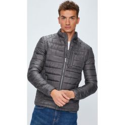 Guess Jeans - Kurtka. Kurtki marki Guess Jeans. W wyprzedaży za 479.90 zł.