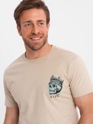 T-shirt męski bawełniany z nadrukiem na klatce piersiowej - beżowy V1 OM-TSPT-0167 - XL. Brązowe t-shirty Ombre Clothing, l, bez wzorów, z bawełny, bez kołnierzyka, bez ramiączek. W wyprzedaży za 19.99 zł.