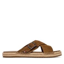 Klapki Tommy Hilfiger. Brązowe klapki Tommy Hilfiger. Za 242.99 zł.