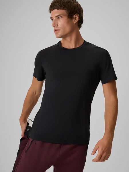 4F Koszulka sportowa w kolorze czarnym rozmiar: XL. Czarne t-shirty sportowe 4F, bez wzorów, z materiału, bez ramiączek, outdoorowe. Za 104.95 zł.