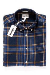 KOSZULA WRANGLER LS 1PKT BUTTON DOWN NAVY W5883OK35 112129640. Niebieskie koszule Wrangler, m, bez wzorów, bez kołnierzyka, bez ramiączek. W wyprzedaży za 69.99 zł.