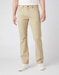 SPODNIE MĘSKIE WRANGLER GREENSBORO TWILL SAND W15QKAC07 112141193. Spodnie materiałowe Wrangler, l, bez wzorów, z materiału. Za 199.99 zł.