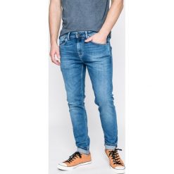 Pepe Jeans - Jeansy Nickel. Jeansy marki Under Armour. W wyprzedaży za 239.90 zł.