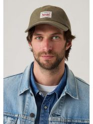 Levi's Czapka w kolorze khaki rozmiar: onesize. Brązowe czapki z daszkiem Levi's®, bez wzorów, z bawełny. Za 108.74 zł.