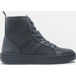Granatowe sneakersy męskie. Buty sportowe casual marki Kazar. Za 469.00 zł.