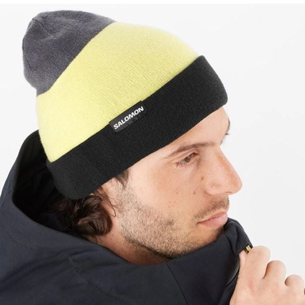 Czapka unisex zimowa Salomon Flatspin Reversible Deep Black. Czarne czapki zimowe Salomon, bez wzorów. Za 99.00 zł.