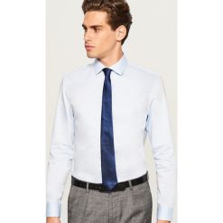 Koszula regular fit - Niebieski. Koszule marki Under Armour. W wyprzedaży za 39.99 zł.