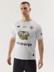 4F Koszulka klubowa wyjazdowa z sezonu 2023/24 męska 4F x Piast Gliwice - biała XXL. Białe t-shirty 4F, m, bez wzorów, z dzianiny, bez kołnierzyka, bez ramiączek. W wyprzedaży za 149.99 zł.