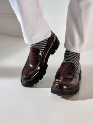 British Passport Skórzane mokasyny "Penny" w kolorze bordowym rozmiar: 44. Czerwone botki sznurowane British Passport, bez wzorów, bez obcasa, bez zapięcia. Za 478.99 zł.