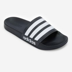 Klapki basenowe Adidas Adilette Shower. Białe klapki Adidas, z materiału. Za 99.99 zł.
