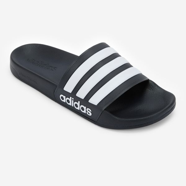 Klapki basenowe Adidas Adilette Shower. Białe klapki Adidas, z materiału. Za 99.99 zł.