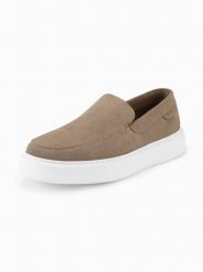Zamszowe półbuty męskie slip on na grubej podeszwie – ciemnobeżowe V1 - Rozmiar: 43. Brązowe eleganckie półbuty Ombre Clothing, z aplikacjami, z gumy, bez obcasa, bez zapięcia. W wyprzedaży za 169.99 zł.