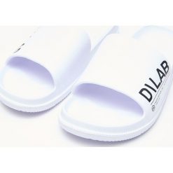 Klapki - Biały. Klapki marki Cropp. Za 39.99 zł.