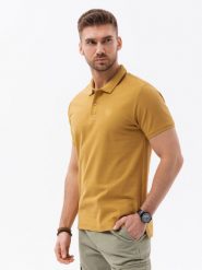 Koszulka męska polo z dzianiny pique - musztardowy V8 - Rozmiar: M. Żółte koszulki polo sportowe Ombre Clothing, m, bez wzorów, z bawełny, bez kołnierzyka, bez ramiączek. W wyprzedaży za 19.99 zł.