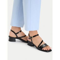 Sandały Clarks. Czarne torby na ramię Clarks, bez wzorów, bez dodatków. Za 235.99 zł.