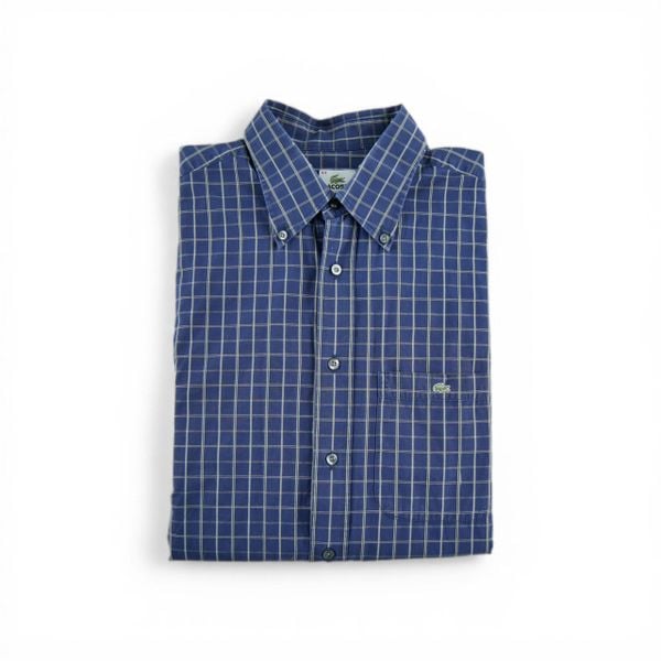 Second life - Klasyczna koszula w kratę dla mężczyzn - Stan bardzo dobry. Niebieskie koszule LACOSTE, m, bez wzorów, bez kołnierzyka, bez ramiączek. Za 169.16 zł.