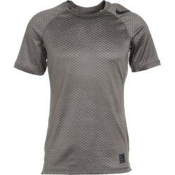 Nike Performance CAMO Tshirt z nadrukiem ridgerock/black. T-shirty Nike Performance, z nadrukiem, z elastanu. W wyprzedaży za 152.15 zł.