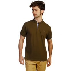 Koszulka polo w kolorze brązowym. Koszulki polo sportowe marki The Time of Bocha. W wyprzedaży za 89.95 zł.