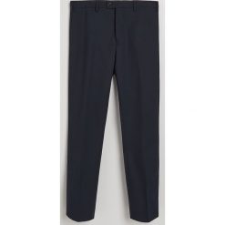 Spodnie garniturowe slim fit - Granatowy. Garnitury Reserved. W wyprzedaży za 79.99 zł.