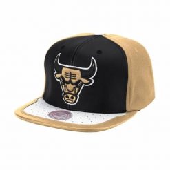 Czapka z daszkiem bejsbolówka koszykarska Mitchell & Ness NBA Chicago Bulls. Czapki z daszkiem Mitchell & Ness, bez wzorów, z materiału. Za 179.00 zł.